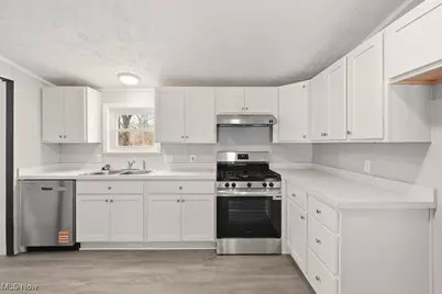 6809 Sumner Road, Ravenna, OH 44266 - Photo 9