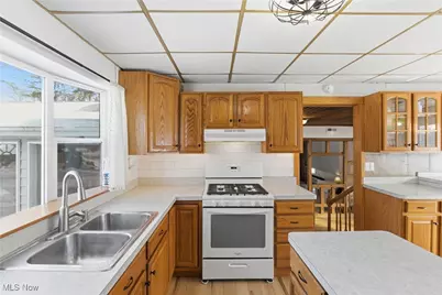 9800 Gleeson Drive, Valleyview, OH 44125 - Photo 7