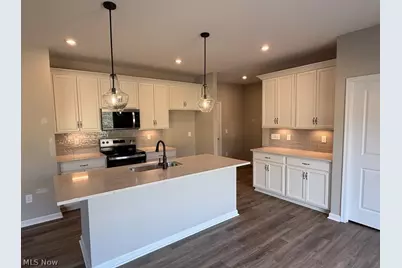 3639 Great Windsor Lane, Uniontown, OH 44685 - Photo 5