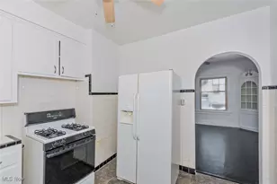 2819 E Derbyshire Rd, Cleveland Heights, OH 44118 - Photo 11