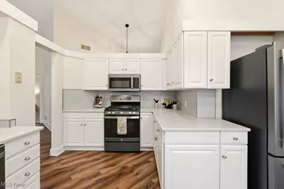 1340 Village Drive, Akron, OH 44313 - Photo 19