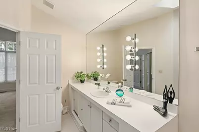 1340 Village Drive, Akron, OH 44313 - Photo 25