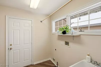 1340 Village Drive, Akron, OH 44313 - Photo 21