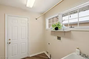 1340 Village Dr, Akron, OH 44313 - Photo 21