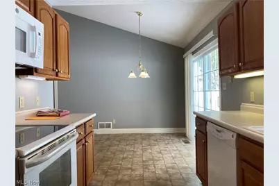 313 Abby Lane, Hartville, OH 44632 - Photo 5