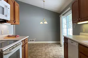 313 Abby Ln, Hartville, OH 44632 - Photo 5