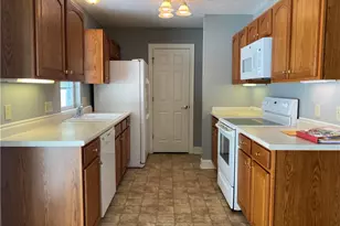 313 Abby Ln, Hartville, OH 44632 - Photo 5