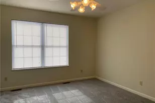 313 Abby Ln, Hartville, OH 44632 - Photo 9