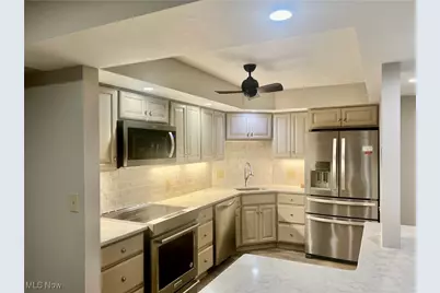 12550 Lake Avenue #904, Oakwood, OH 44107 - Photo 9