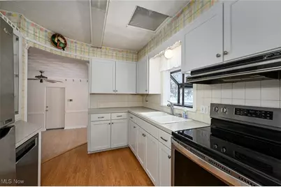 302 N Pershing Avenue, Akron, OH 44313 - Photo 9