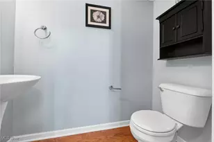 300 Lakewick Ln, Willowick, OH 44095 - Photo 9