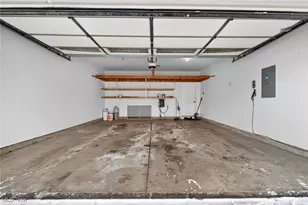 300 Lakewick Ln, Willowick, OH 44095 - Photo 39