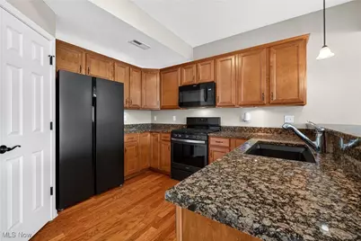 300 Lakewick Lane, Willowick, OH 44095 - Photo 5