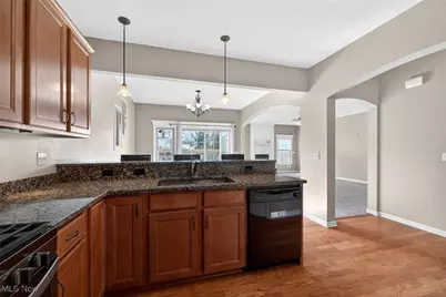 300 Lakewick Lane, Willowick, OH 44095 - Photo 7