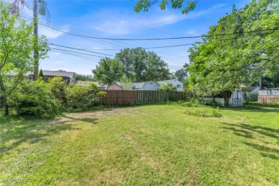 618 W Shore Boulevard, Sheffield Lake, OH 44054 - Photo 5