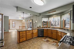 3885 Mt Vernon Blvd, Norton, OH 44203 - Photo 15