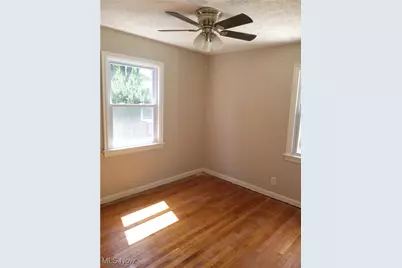 952 Elbon Road, Cleveland Heights, OH 44121 - Photo 9