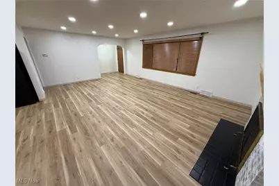 230 E 21st Street, Dover, OH 44622 - Photo 5