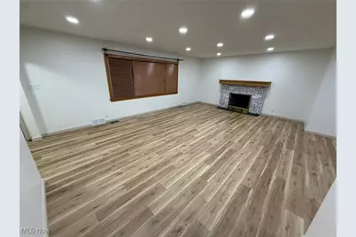 230 E 21st Street, Dover, OH 44622 - Photo 3