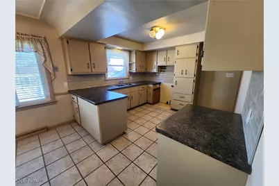 587 Edison Street, Struthers, OH 44471 - Photo 7