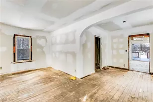 442 7th St SW, Warren, OH 44485 - Photo 5