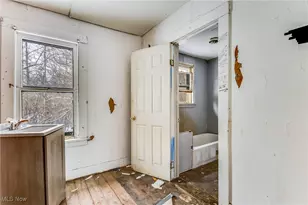 442 7th St SW, Warren, OH 44485 - Photo 9