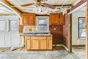 442 7th St SW, Warren, OH 44485 - Photo 3