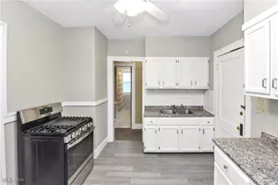 2477 Lee Rd, Cleveland Heights, OH 44118 - Photo 15