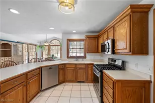 860 Whisperwood Ln, Aurora, OH 44202 - Photo 9