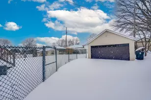 231 E Dresden Ave, Akron, OH 44301 - Photo 3