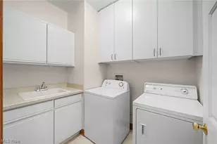 10304 Honeysuckle Ln, Grandview Heights, OH 44147 - Photo 23