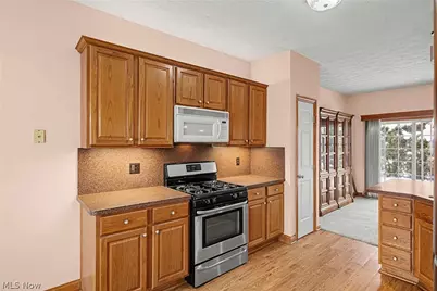 10304 Honeysuckle Lane, Grandview Heights, OH 44147 - Photo 9