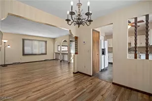 105 Northwood Hollow Ct, Amherst, OH 44001 - Photo 7