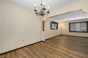 105 Northwood Hollow Ct, Amherst, OH 44001 - Photo 9