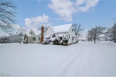 5100 Erwin Street, Maple Heights, OH 44137 - Photo 3