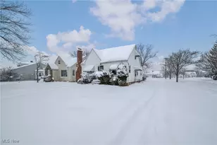 5100 Erwin St, Maple Heights, OH 44137 - Photo 3