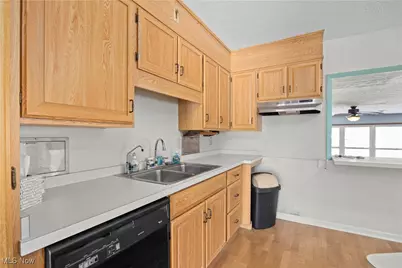 14015 W Lake Road, Vermilion, OH 44089 - Photo 19