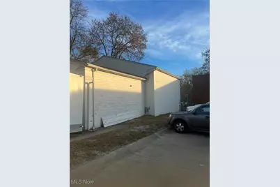 418 E Cuyahoga Falls Avenue, Akron, OH 44310 - Photo 9