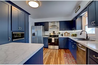 411 Oaknoll Drive, Amherst, OH 44001 - Photo 9