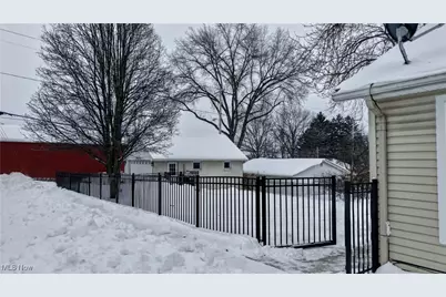 233 W Main Street, Sugarcreek, OH 44681 - Photo 5