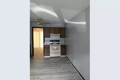 31 1/2 Elm Street #A2, Struthers, OH 44471 - Photo 5