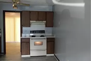 31 1/2 Elm St, Struthers, OH 44471 - Photo 5