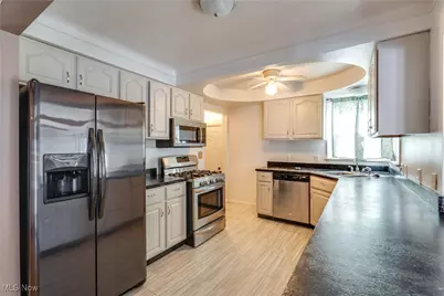 398 Crestview Avenue, Akron, OH 44320 - Photo 11