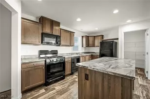 348 Robin Dr, Elyria, OH 44035 - Photo 15