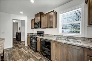 348 Robin Dr, Elyria, OH 44035 - Photo 11