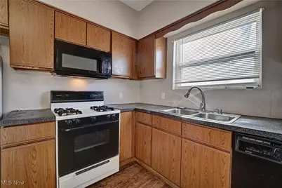 311 Dean Street, Akron, OH 44304 - Photo 7