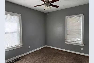 466 N Hazelwood Avenue, Youngstown, OH 44509 - Photo 3