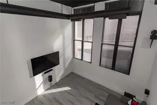 1133 W 9th St, Loveland, OH 44113 - Photo 7