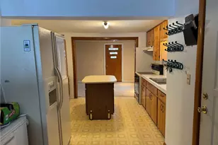 2160 Ingersoll Dr, Akron, OH 44320 - Photo 17