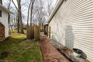 3974 Winton Park Dr, North Olmsted, OH 44070 - Photo 3